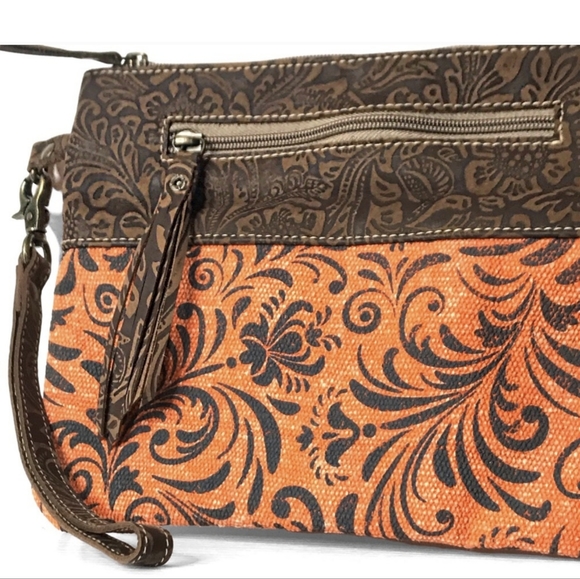 Handcrafted Genuine Leather Clutch/Purse/Wristlet w/Stunning Floral Detail - Picture 4 of 5